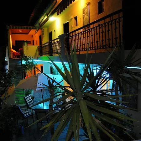 In Bb - Welcome To Petunia, In Neos-marmaras,xalkidiki ,greece, Triple 4