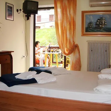 In Bb - Welcome To Petunia, In Neos-marmaras,xalkidiki ,greece, Triple 4 Neos Marmaras